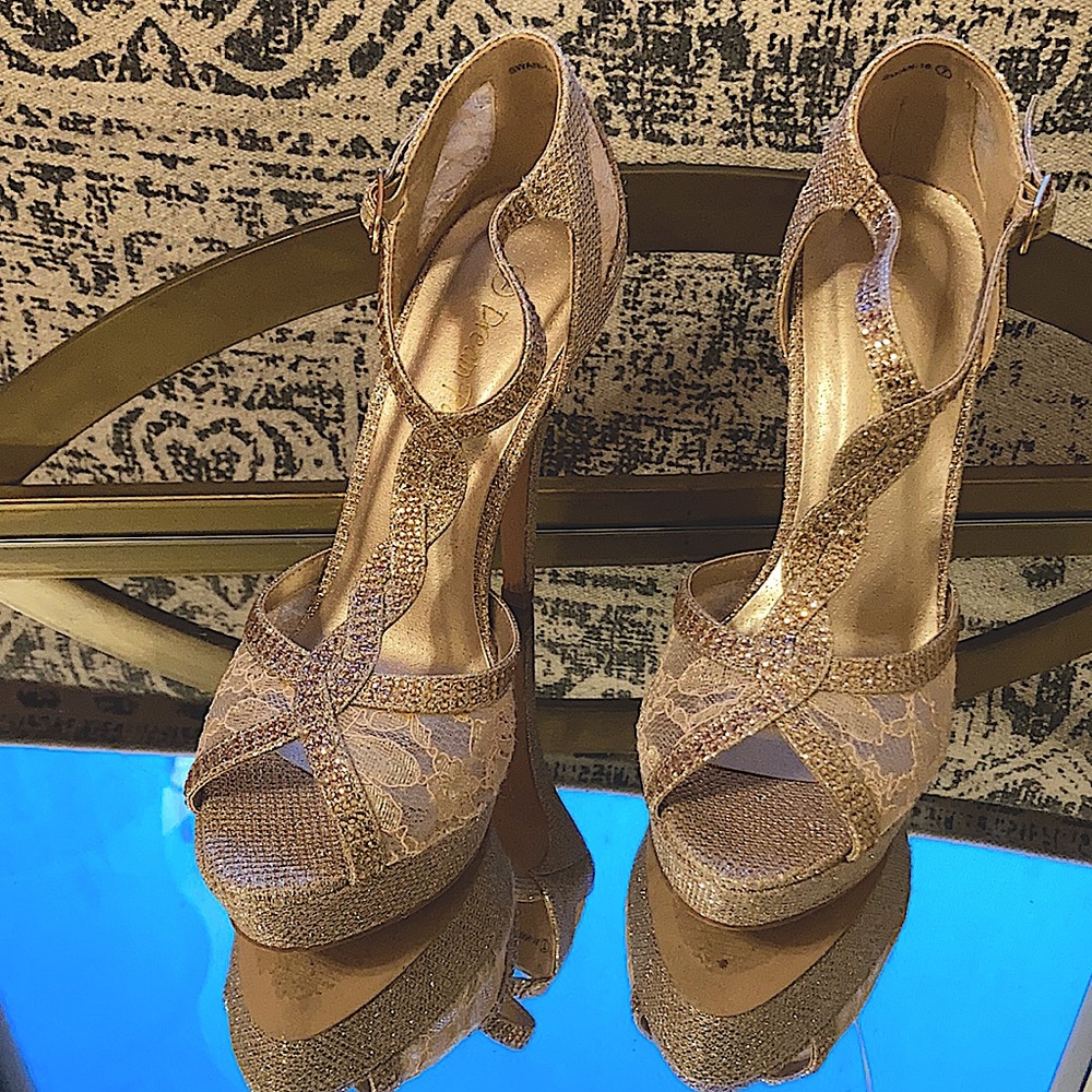 High.I’m up here ! heels size 7. Dream Paris